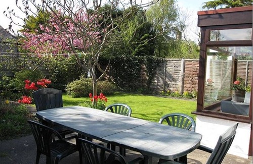 Ayr Cottage | Woodcroft Holiday Cottage in Ayr is set within the lawned, west-facing garden