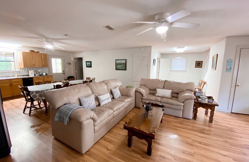 Jasper House | Wooded Bliss at Lake Sam Rayburn