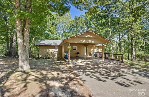 Bella Vista House | Wooded, Quiet Cottage, Very close to the Back 40