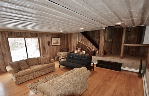 Colgate House | Wooded Retreat on Wildwood- Mid Century Modern!
