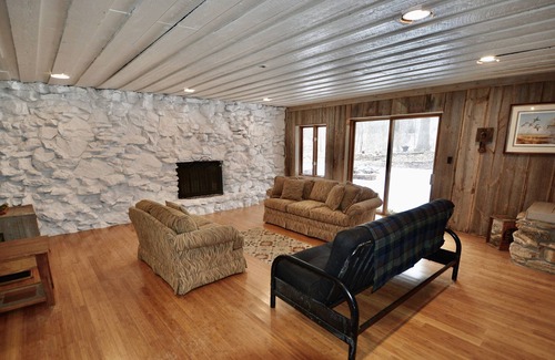 Colgate House | Wooded Retreat on Wildwood- Mid Century Modern!