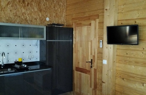 Gouveia Cottage | Wooden bungalow with outdoor Jacuzzi, Hiking trails.