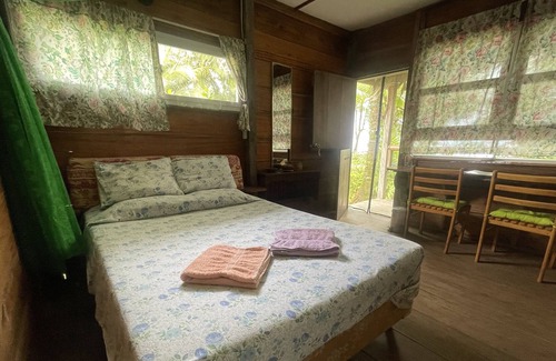 Puerto Barrios House | Wooden cabin in front of beach , bedroom for 2 , private bathroom , barbecue .