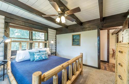 Demorest House | Wooden Cabin with Hot-Tub and Pool Table in Demorest, Georgia