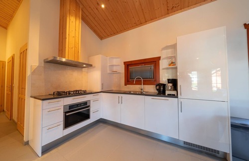 Langeberg Ski Chalet | Wooden chalet with WiFi near Brunssummerheide