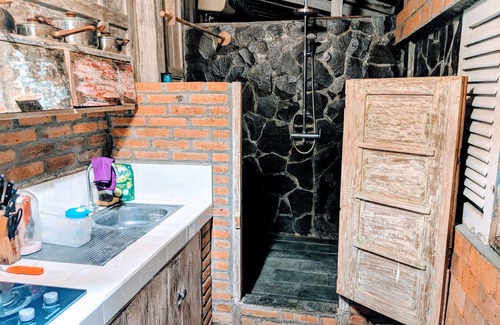 Denpasar Barat House | WOODEN HOUSE WITH GARDEN VIEW4