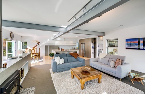 Havelock North House | Woodford Views - Havelock North Holiday Home