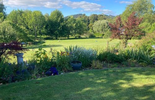 Karapiro Bed & Breakfast | Woodhey Retreat