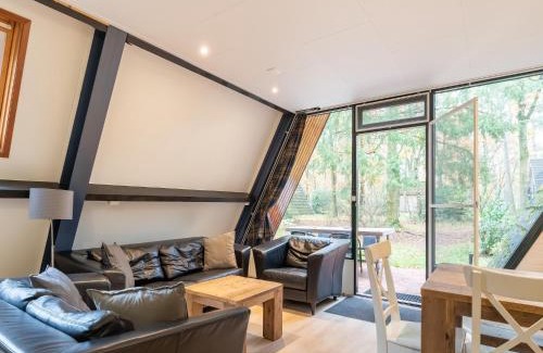 Stramproy House | Woodland Bungalow w BBQ