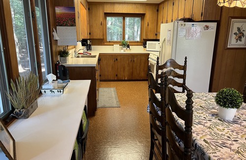 North Conway House | Woodland Chalet: foosball, deck, internet, 2 flatscreen TVs, fireplace, grill