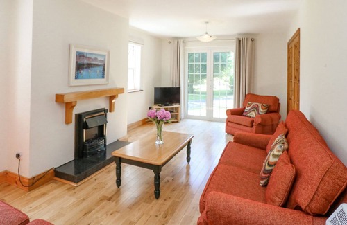 Kenmare House | WOODLAND COTTAGES, family friendly in Kenmare, County Kerry