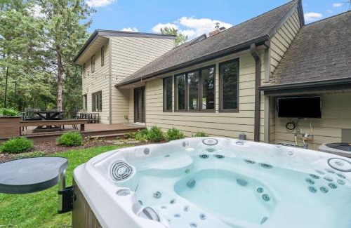 Minnetonka Villa | Woodland Hollow