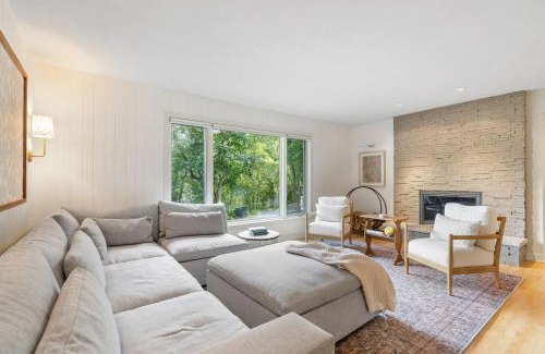 Minnetonka Villa | Woodland Hollow