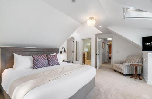 Minnetonka Villa | Woodland Hollow