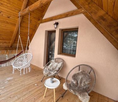 Sincraieni House | Woodland house *