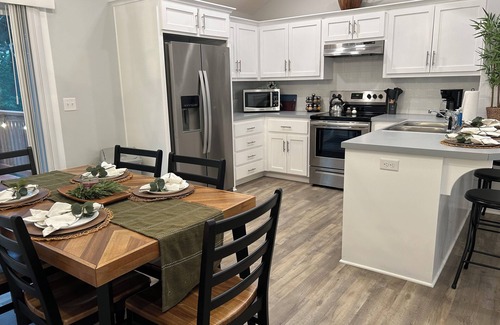Grandview House | Woodland KC Retreat on Culdesac sleeps 10