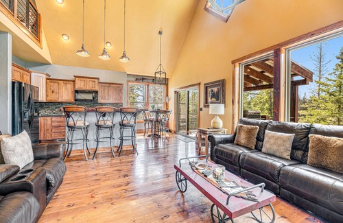 Lead House | Woodland lodge 1/4 mile from Terry Peak with private hot tub, firepit, fireplace
