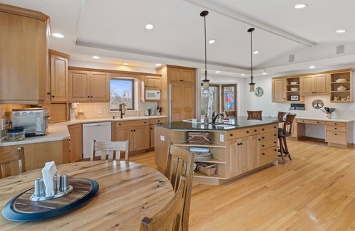 Stillwater House | Woodland Retreat 5 minutes to Downtown Stillwater great amenities & pet friendly