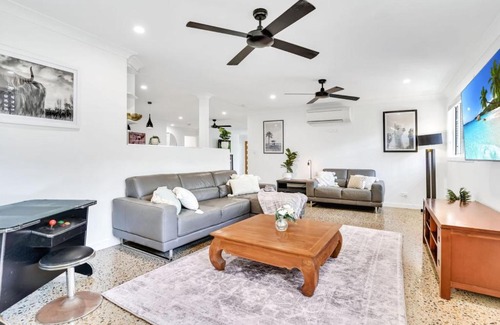 Aeroglen Apartment | Woodland Retreat - Lower Haven