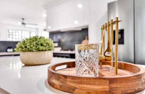 Aeroglen Apartment | Woodland Retreat - Lower Haven