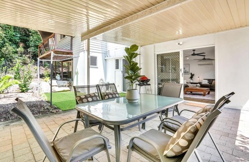 Aeroglen Apartment | Woodland Retreat - Lower Haven