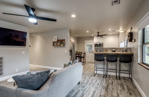 Edmond House | Woodland Retreat with Pool & Tennis court access!