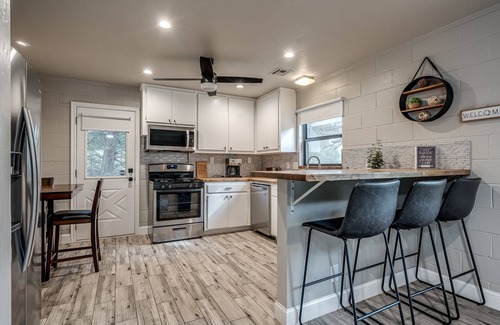 Edmond House | Woodland Retreat with Pool & Tennis court access!