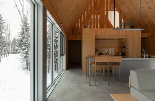 Chertsey Ski Chalet | Woodland Spa Sauna Trails & Lake Firepit