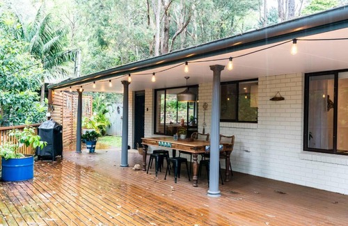 Avoca Beach House | Woodlands Seaside - An Avoca Beach Retreat with Separate Studio