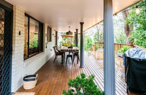 Avoca Beach House | Woodlands Seaside - An Avoca Beach Retreat with Separate Studio