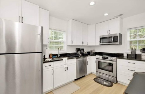 Crestline Heights House | Woodlawn's Vibrancy: 3 Min To Birmingham Airport
