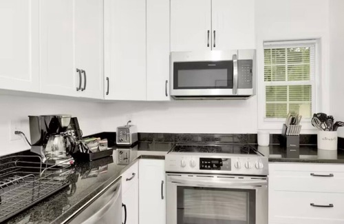 Crestline Heights House | Woodlawn's Vibrancy: 3 Min To Birmingham Airport