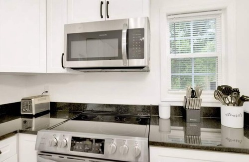 Crestline Heights House | Woodlawn's Vibrancy: 3 Min To Birmingham Airport