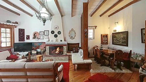 Vlataneoi Villa | Woodman’s home