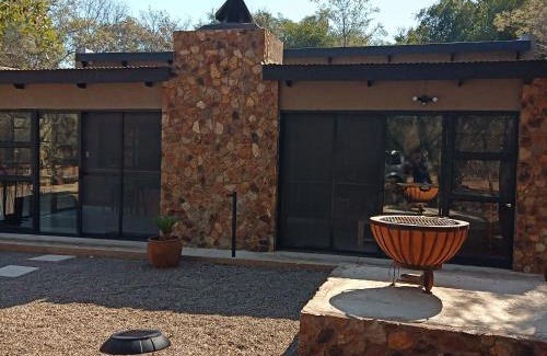 Leeupoort Villa | Woodpecker Villa Guesthouse