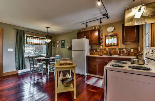Agassiz Hotel | Woodside Inn