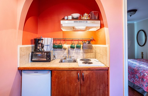 Agassiz Hotel | Woodside Inn