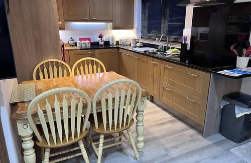 Dumfries Cabin | Woodside Lodge with Private Hot Tub!