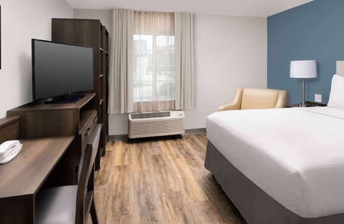 Franklin Park Hotel | WoodSpring Suites Austin South Central I-35