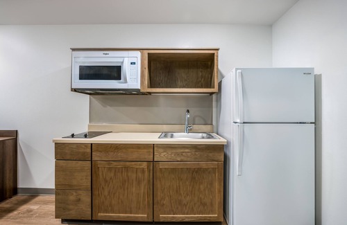 Carol Stream Hotel | WoodSpring Suites Carol Stream - Chicago