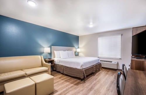 Carol Stream Hotel | WoodSpring Suites Carol Stream - Chicago