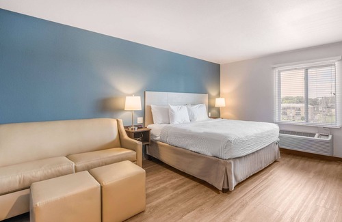 Burbank Hotel | WoodSpring Suites Chicago Midway