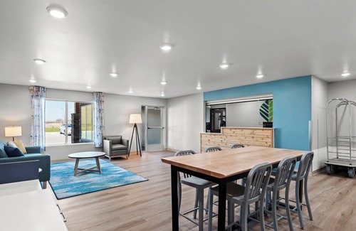 Coralville Hotel | Woodspring Suites Coralville Iowa City