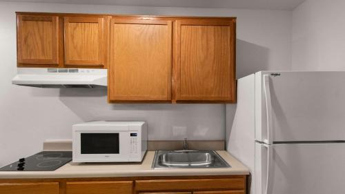 Evansville Hotel | WoodSpring Suites Evansville