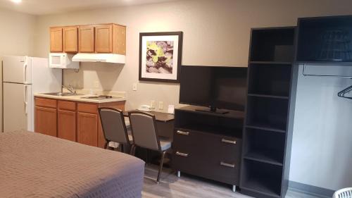 Overland Park Hotel | WoodSpring Suites Kansas City Lenexa
