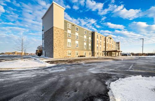 Loves Park Hotel | WoodSpring Suites Loves Park - Rockford