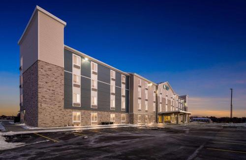 Loves Park Hotel | WoodSpring Suites Loves Park - Rockford