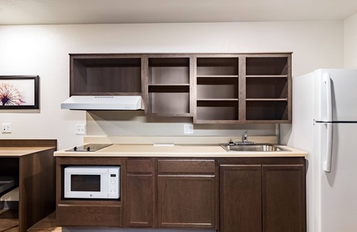 Maumee Hotel | WoodSpring Suites Toledo Maumee