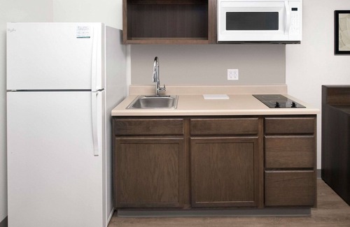 Maumee Hotel | WoodSpring Suites Toledo Maumee