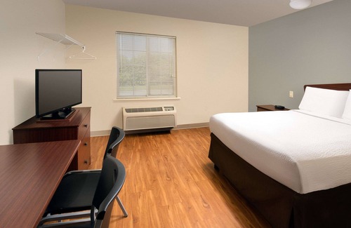 Southwest Topeka Hotel | WoodSpring Suites Topeka